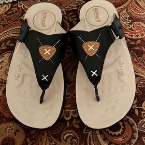 Aerosoft Comfort Thong Sandals, black adjustable buckle Euro size 40